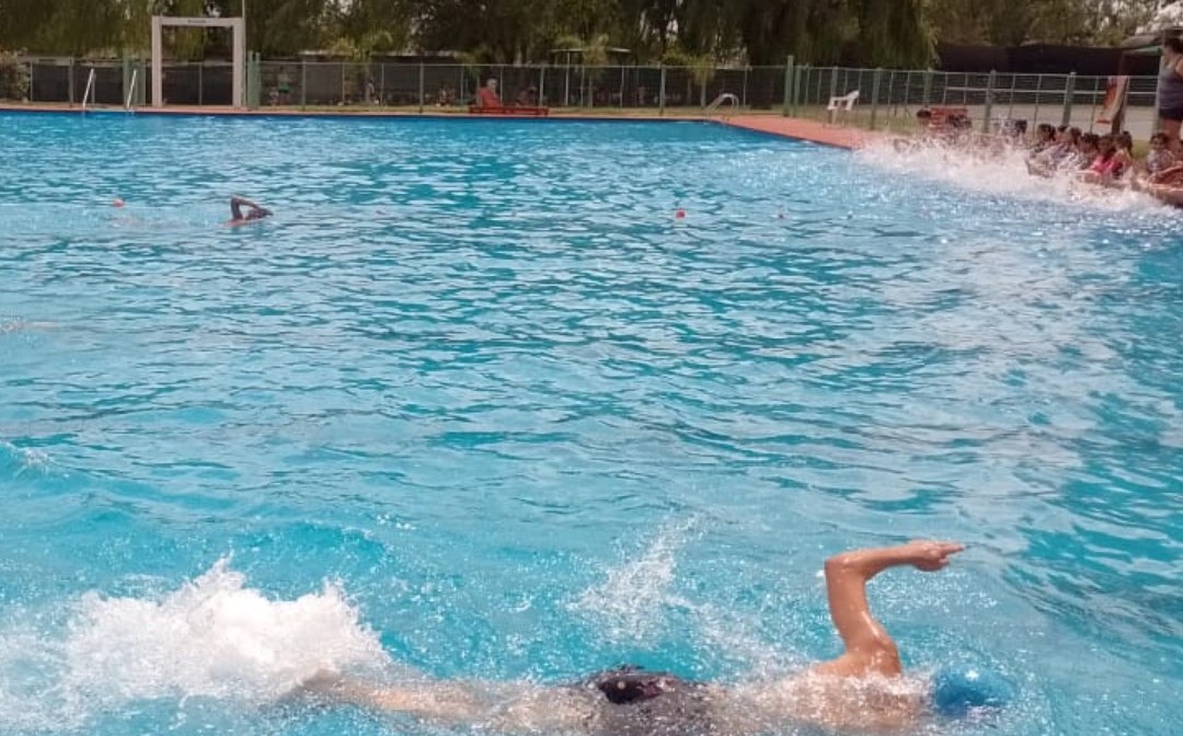 Temporada verano en el natatorio cooperativo de Las Perdices