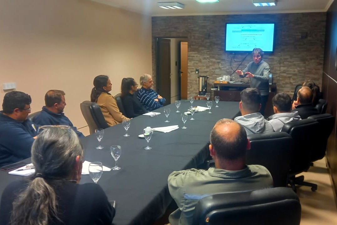 Diálogo sobre Generación Distribuida y Renovables en Carrilobo